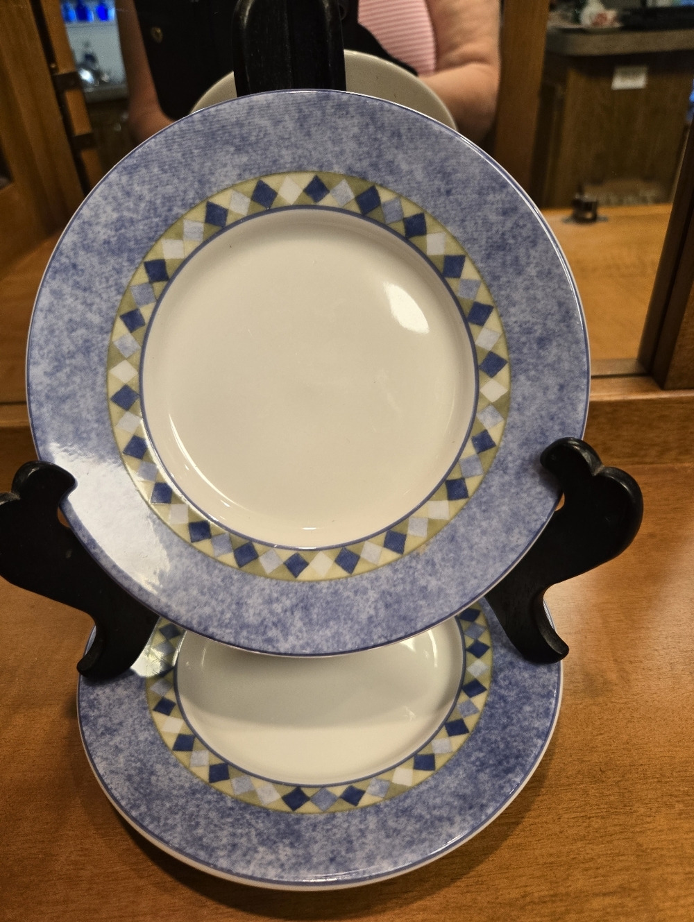 Royal Doulton:Blue Geometric Rim Stoneware Dinner Plate - Unbranded